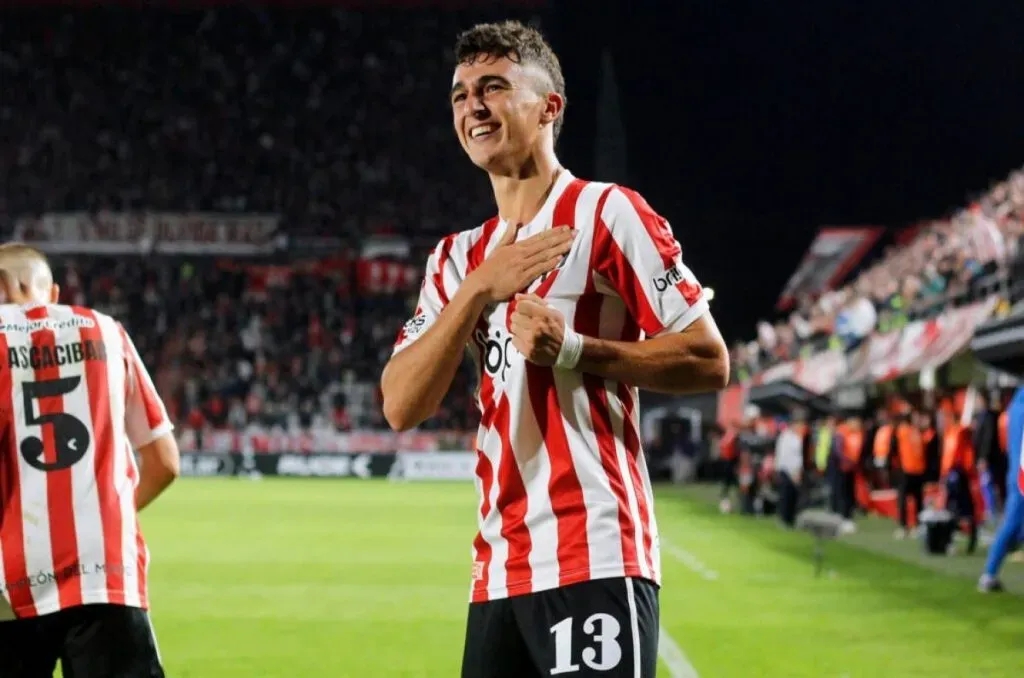 Gastón Benedetti festejando un gol en Estudiantes.