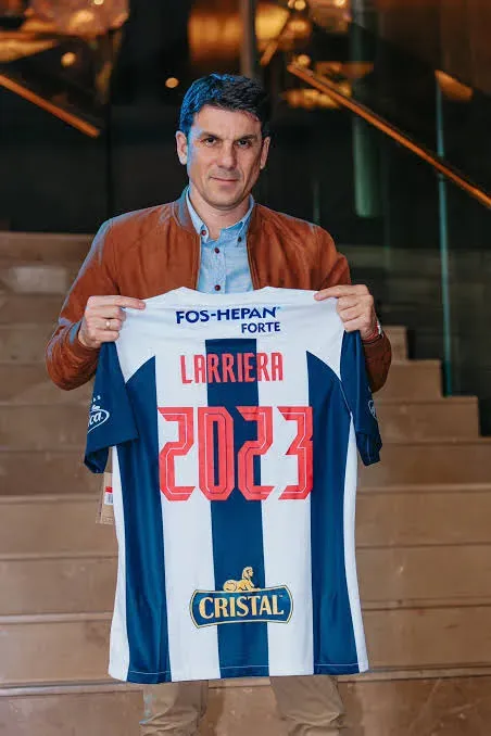 Larriera el día que fue presentado como entrenador de Alianza. (Foto: Prensa)