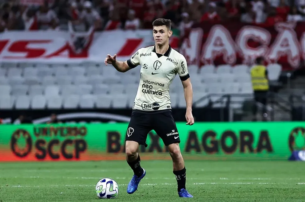 Gabriel Moscardo pode permanecer no Corinthians para 2024. Foto: Fabio Giannelli/AGIF