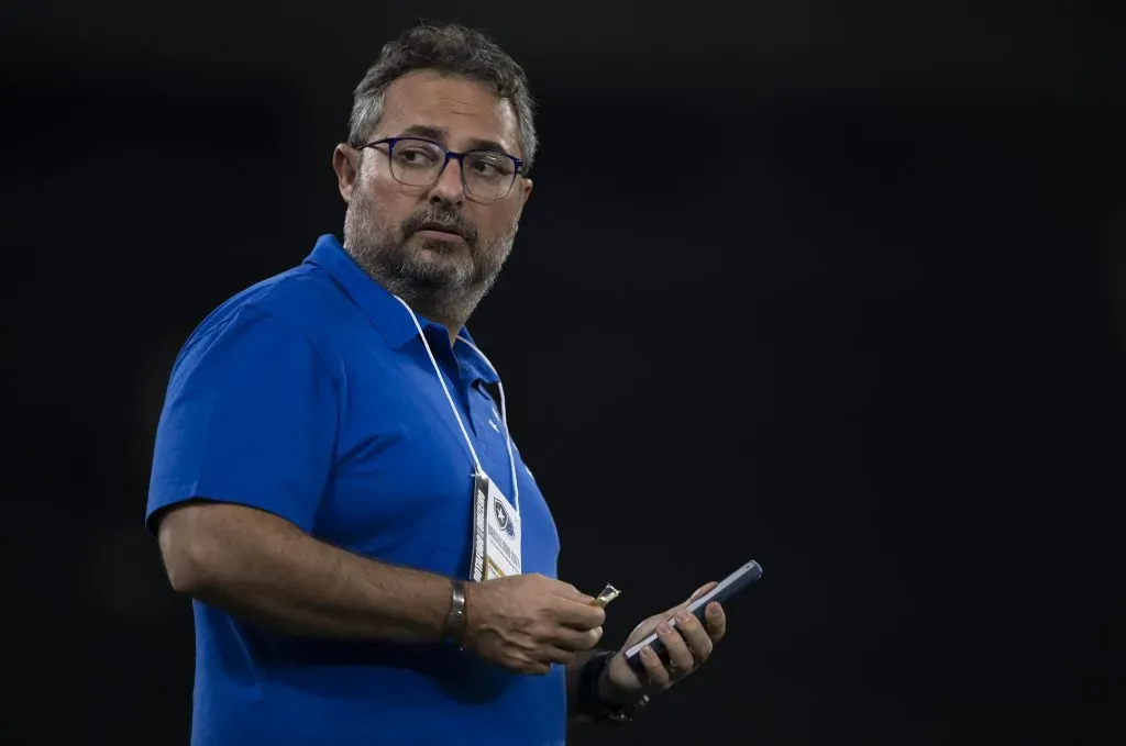 Mattos pode desistir da contratação de Luiz Araújo Foto: Jorge Rodrigues/AGIF
