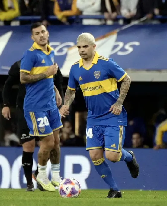 Banega en la despedida de Riquelme en La Bombonera