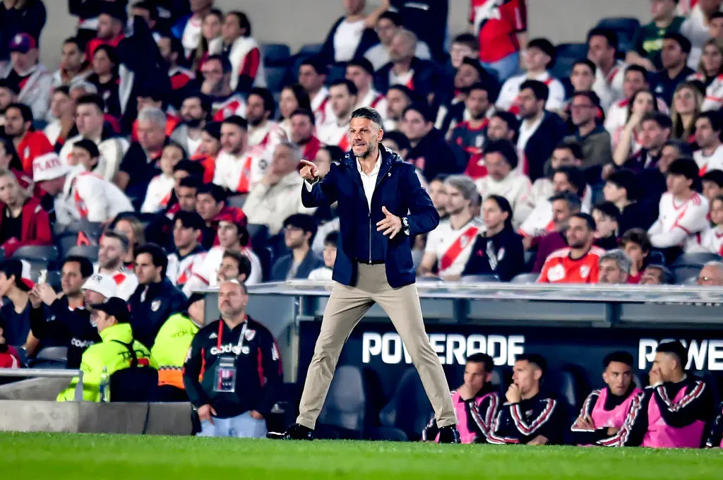 BUENOS AIRES, ARGENTINA – SEPTEMBER 21: Martin Demichelis coach of River Plate gives instructions to his