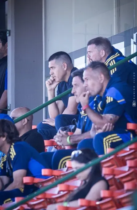 Riquelme en una de las tribunas de Maldonado, viendo la final de la Libertadores sub 20