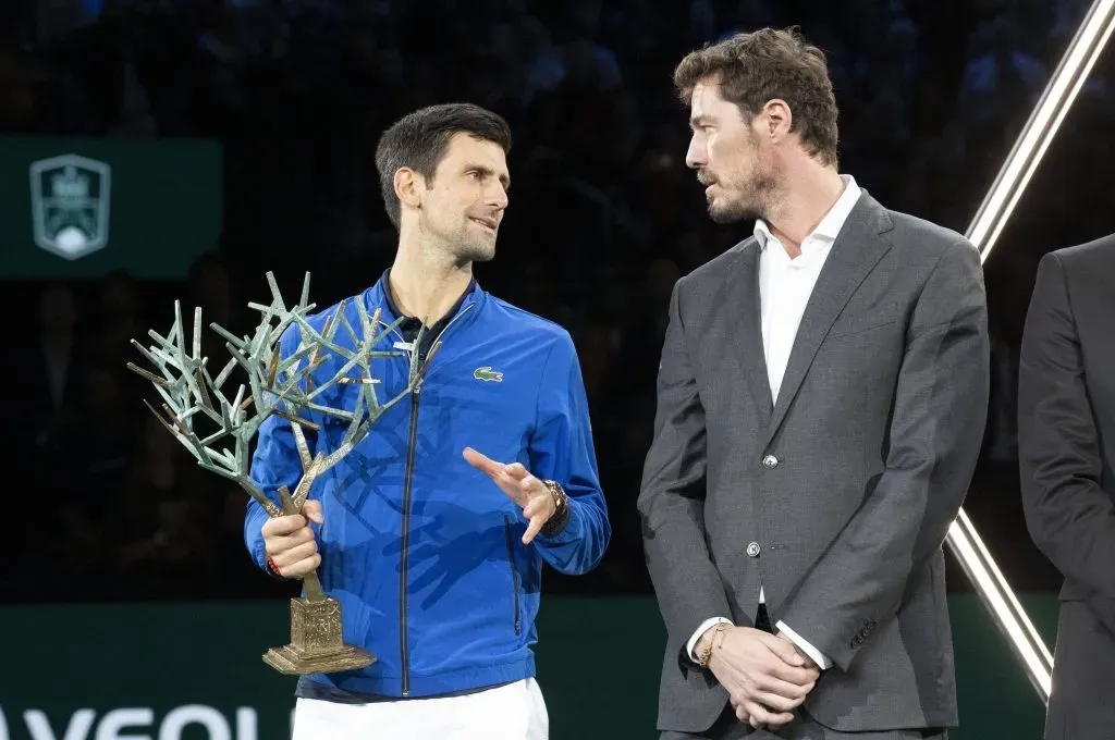 Marat Safín junto a Novak Djokovic tras la final del Paris Masters 2019.