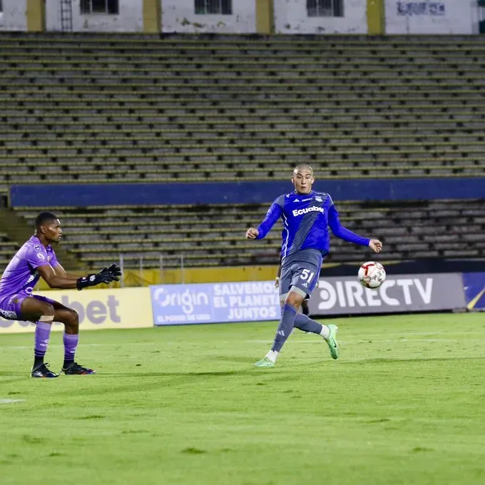 Emelec visitó Quito para jugar la Copa Ecuador. (Foto: @CSEmelec)