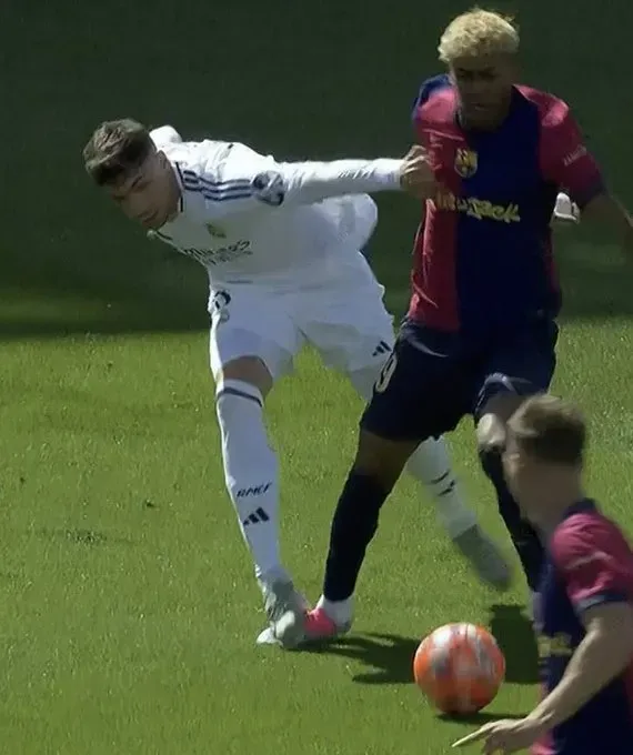 La imagen de la polémica en el segundo gol del Real Madrid.