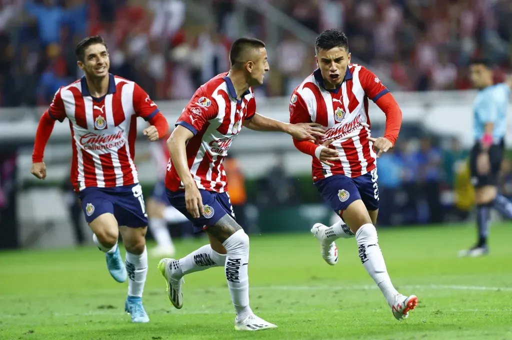 Chivas quiere seguir festejando en el Apertura 2023. Foto: Imago7/Ismael Arroyo