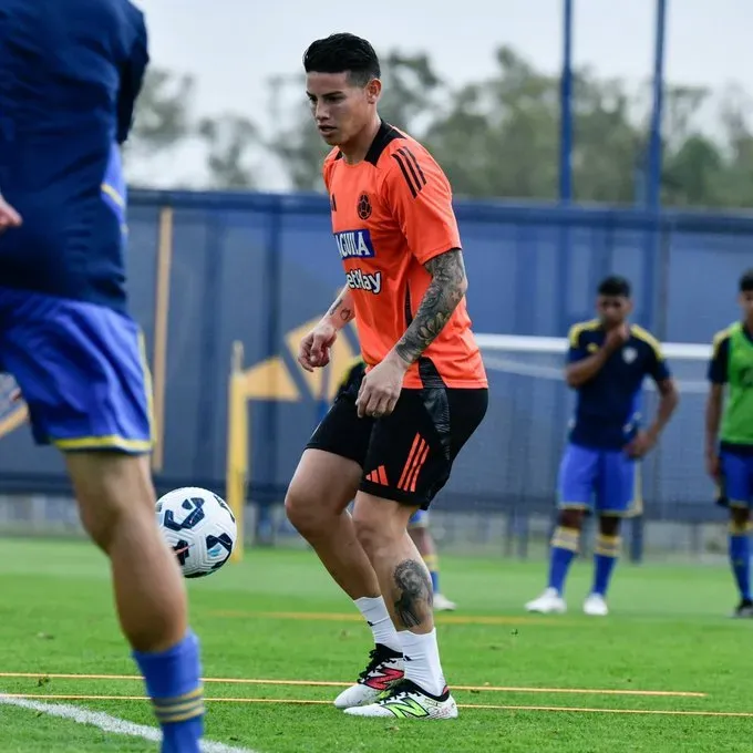 James Rodríguez en el Predio de Boca (@FCFSeleccionCol)