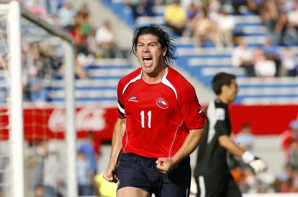 José Marcelo Salas celebra en el estadio Centenario de Montevideo, en el 2-2 de Uruguay vs. Chile. ANDRES PINA/PHOTOSPORT