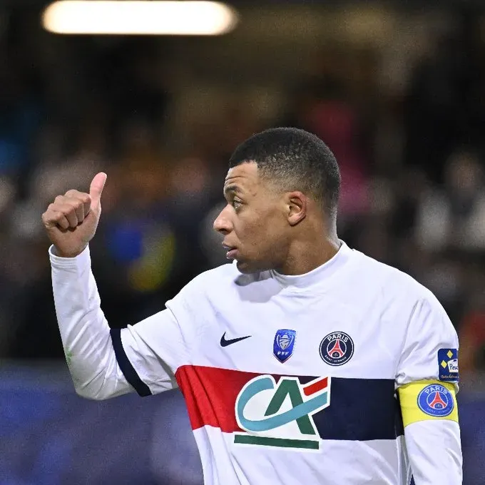 Kylian Mbappé le sonríe a sus compañeros parisinos, pero le baja el pulgar al Real Madrid | Twitter: PSG