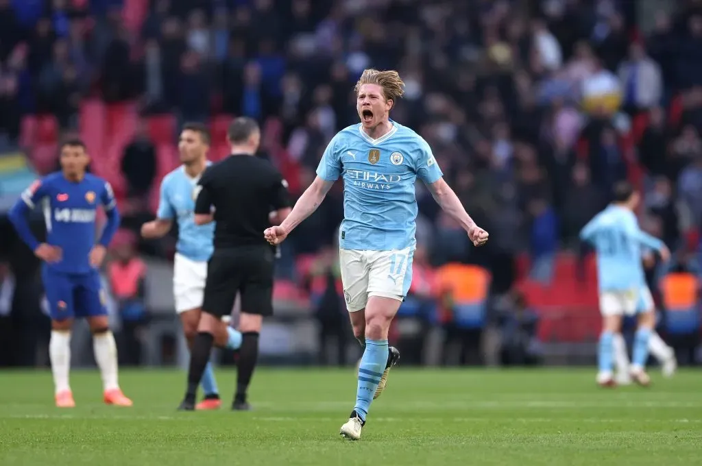 De Bruyne está em fim de contrato com o City. (Photo by Alex Pantling/Getty Images)