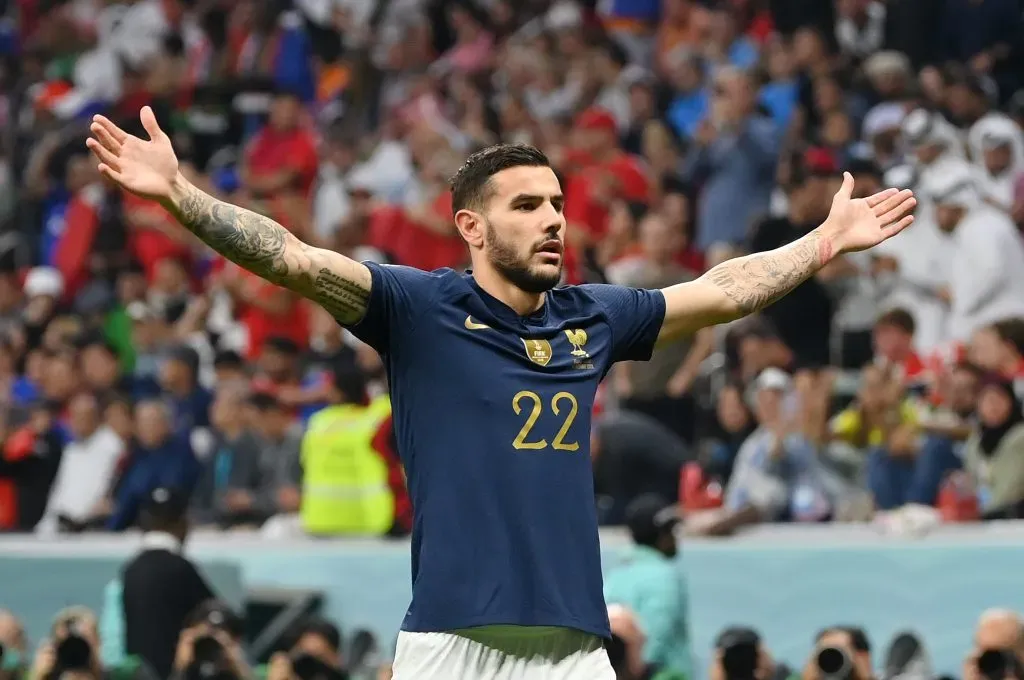 Theo Hernández pela Seleção Francesa. (Photo by Dan Mullan/Getty Images)