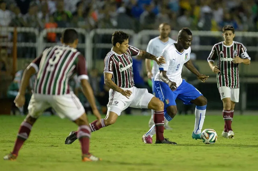 Balotelli durante amistoso contra o Fluminense preparativo para a Copa do Mundo 2014 no estadio da Cidadania em Volta Redonda. Foto: Pedro Martins/AGIF