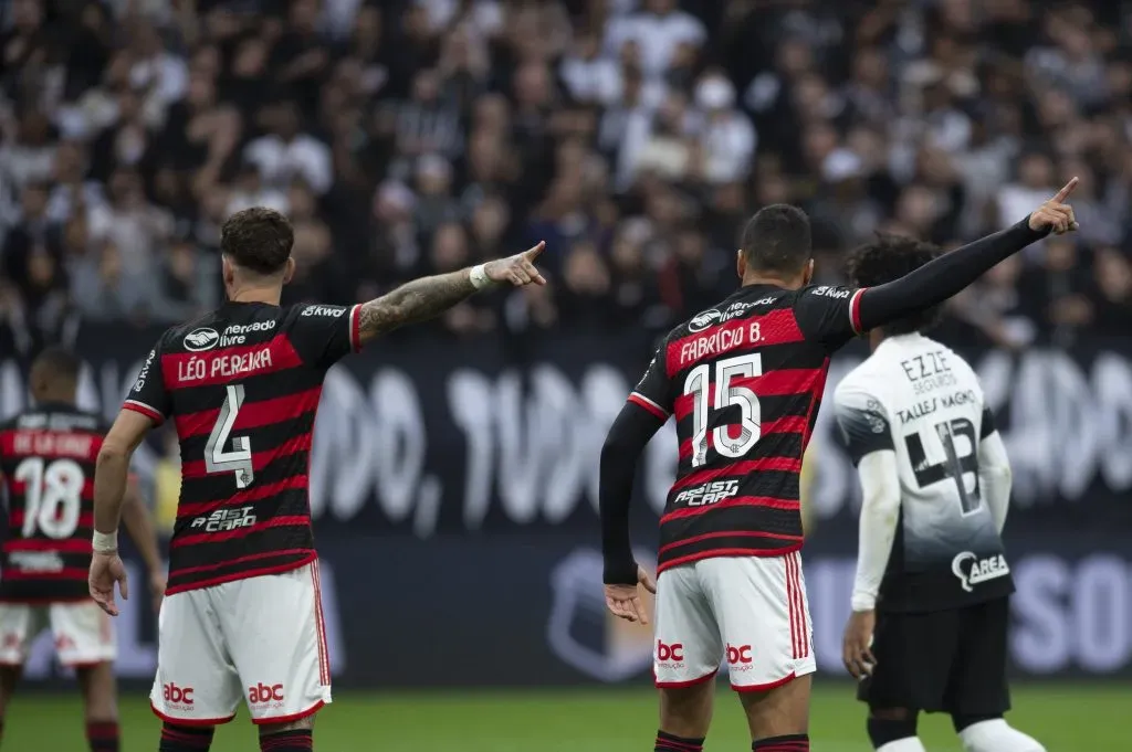 Fabrício Bruno, jogador do Flamengo, durante partida contra o Corinthians (Foto: Anderson Romao/AGIF)