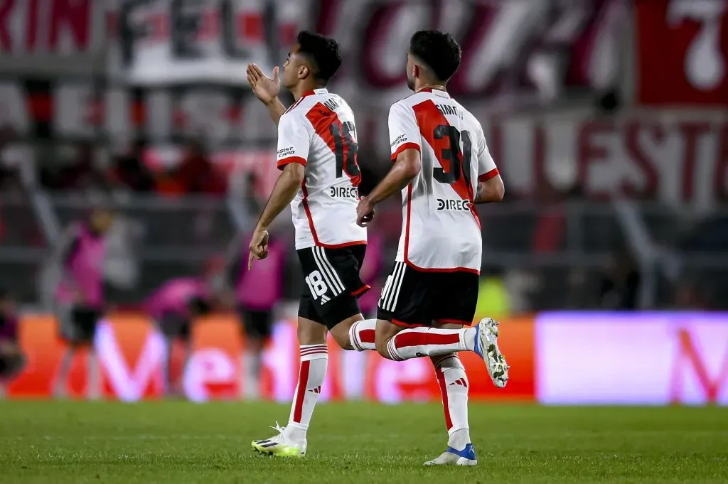 El Pity marcó de tiro libre ante Huracán. (Foto: Getty Images)