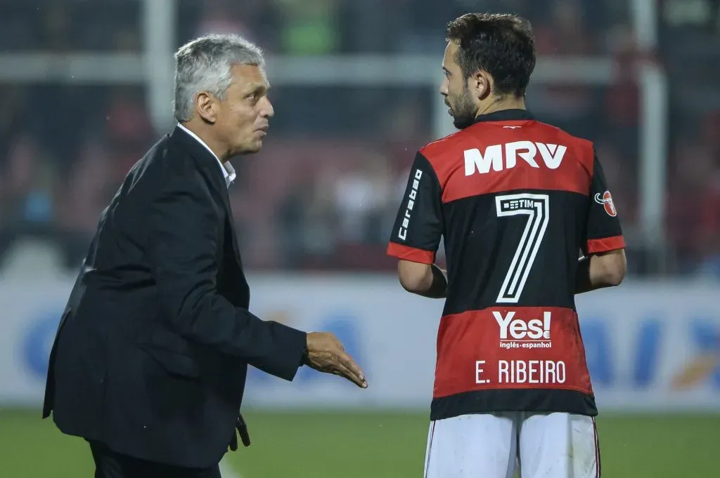 Foto: Fernando Soutello/AGIF – Reinaldo Rueda e Everton Ribeiro
