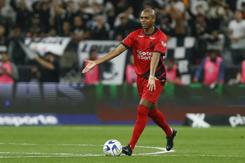 Fernandinho jogou 48 partidas pelo Athletico até aqui na temporada – Foto: Ricardo Moreira/Getty Images