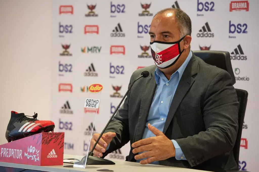 Marcos Braz está na Espanha atrás de um novo zagueiro para o Flamengo