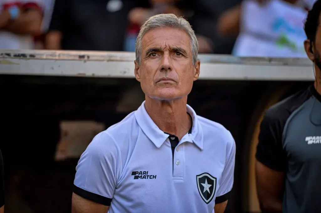 éFlamengo x Botafogo RIO DE JANEIRO, RJ – 30.04.2023: FLAMENGO X BOTAFOGO – Técnico Luís Castro during Flamengo x Botafogo, a match valid for the 2023 Brazilian Championship, held at Maracanã Stadium, located in the city of Rio de Janeiro RJ, this Sunday 30. Photo: Nayra Halm/Fotoarena x2367255x PUBLICATIONxNOTxINxBRA NayraxHalm