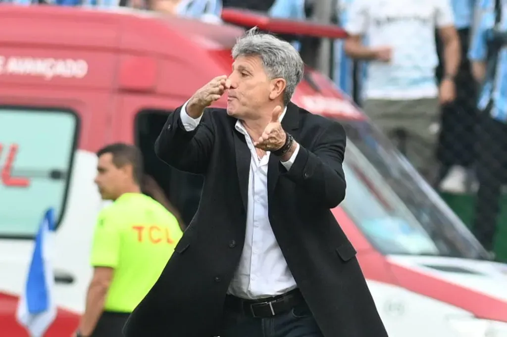 Foto: IMAGO / Fotoarena – Renato Gaúcho durante jogo do Grêmio no Campeonato Brasileiro.