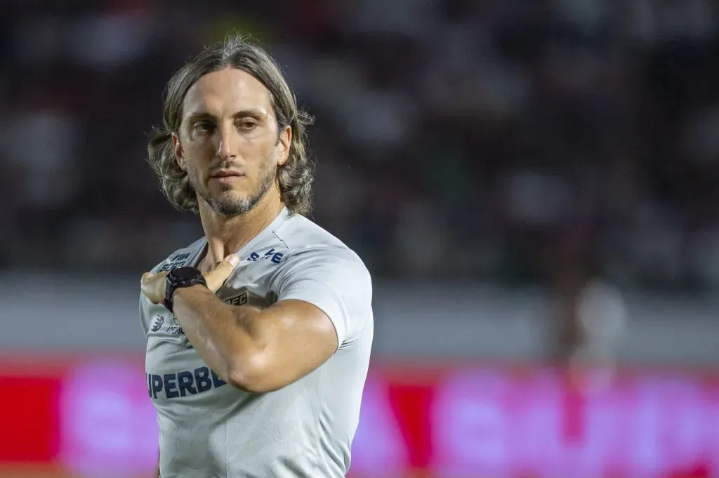 Luis Zubeldia tecnico do Sao Paulo durante partida contra o Vasco no estadio Brinco de Ouro pelo campeonato Brasileiro A 2024.