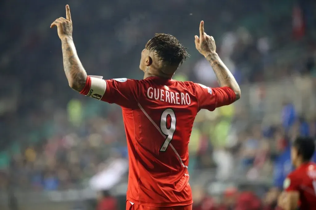 Paolo Guerrero jugando en la Selección Peruana. (Foto; IMAGO).