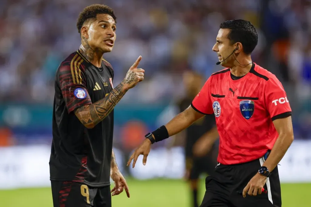 Paolo Guerrero jugando la Copa América 2024. (Foto: IMAGO).