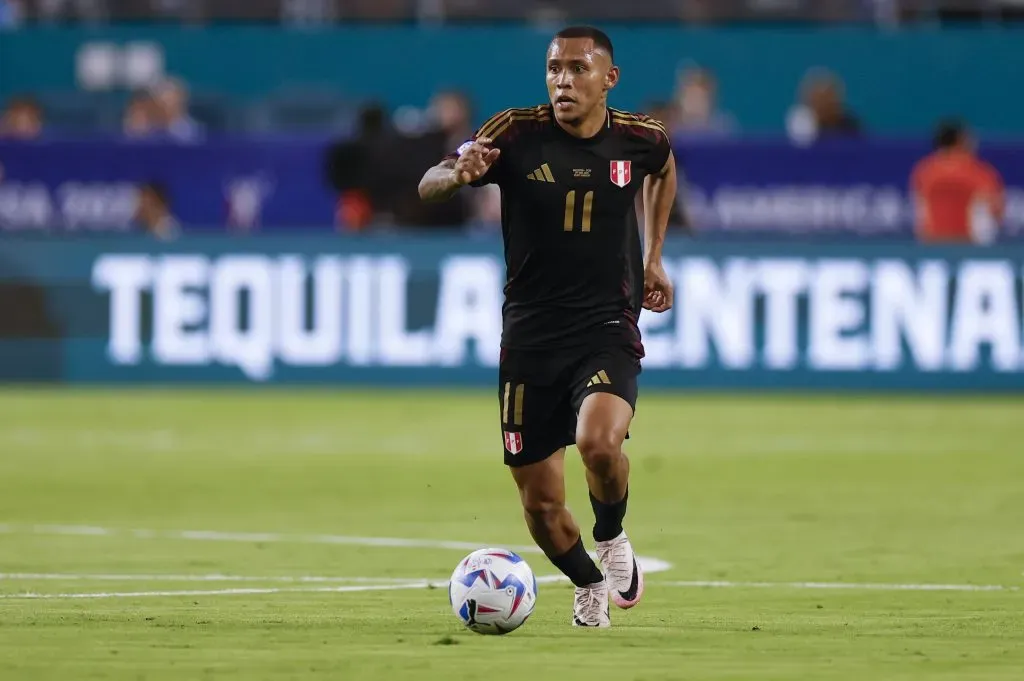 Bryan Reyna jugando en la Selección Peruana. (Foto: IMAGO).