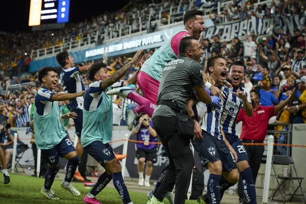 Sergio Canales celebra su gol 0-1 de Monterrey durante el partido Tigres UANL vs Monterrey, correspondiente a la fase de Octavos de final de la Leagues Cup 2023, en el Estadio Shell Energy, el 08 de Agosto de 2023. (Rayados)