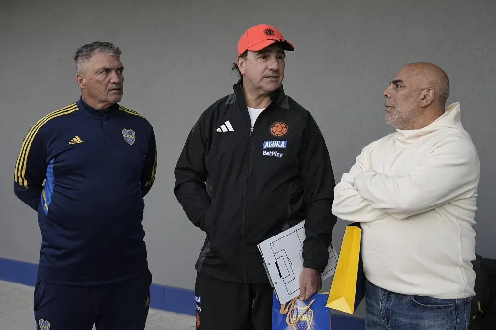 Blas Giunta y Mauricio Serna recibieron a Néstor Lorenzo. (Boca oficial)