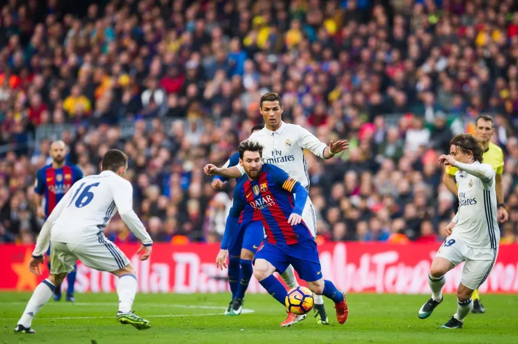 Lionel Messi y Cristiano Ronaldo fueron durante varios años las máximas figuras del fútbol español. | Foto: Getty Images.