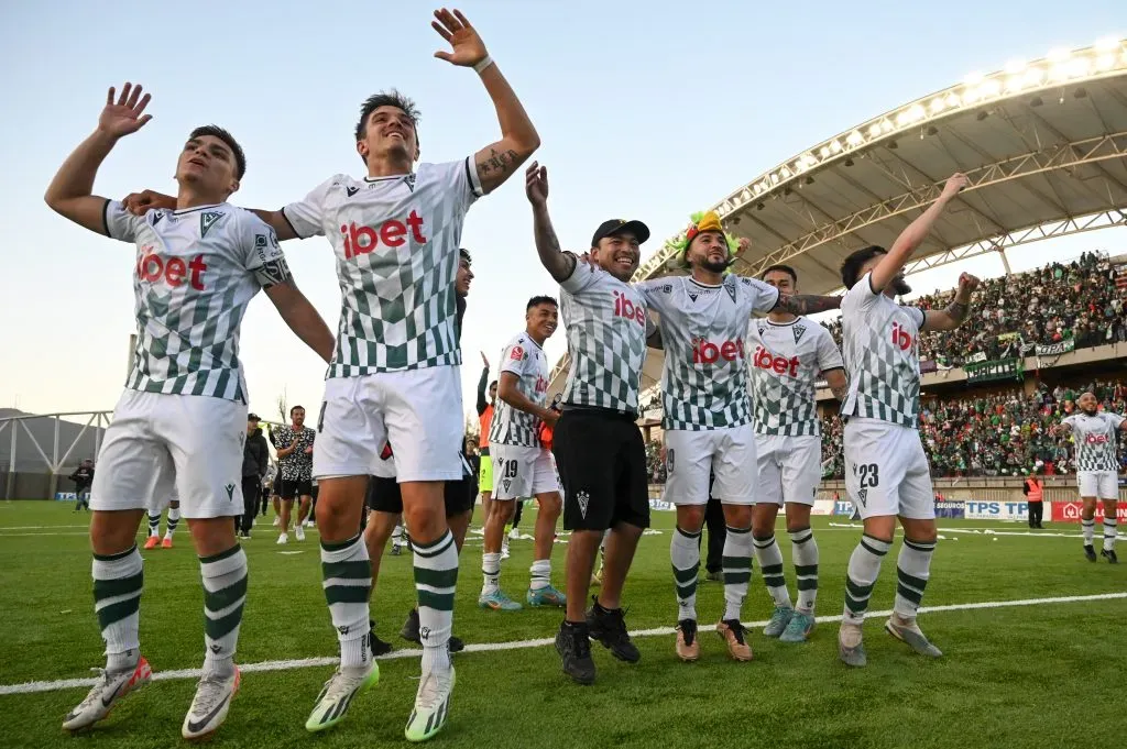 Wanderers celebra el 1-0 sobre Deportes Temuco gracias a un solitario gol de Juan Ignacio Duma. (José Veas/Photosport).