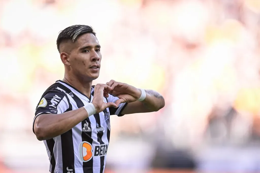 Zaracho comemorando um gol sobre o RB Bragantino (Foto: Pedro Vilela/Getty Images)