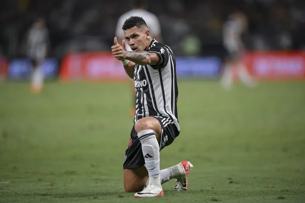 Paulinho celebrando gol pelo Atlético Mineiro. (Photo by João Guilherme/Getty Images)