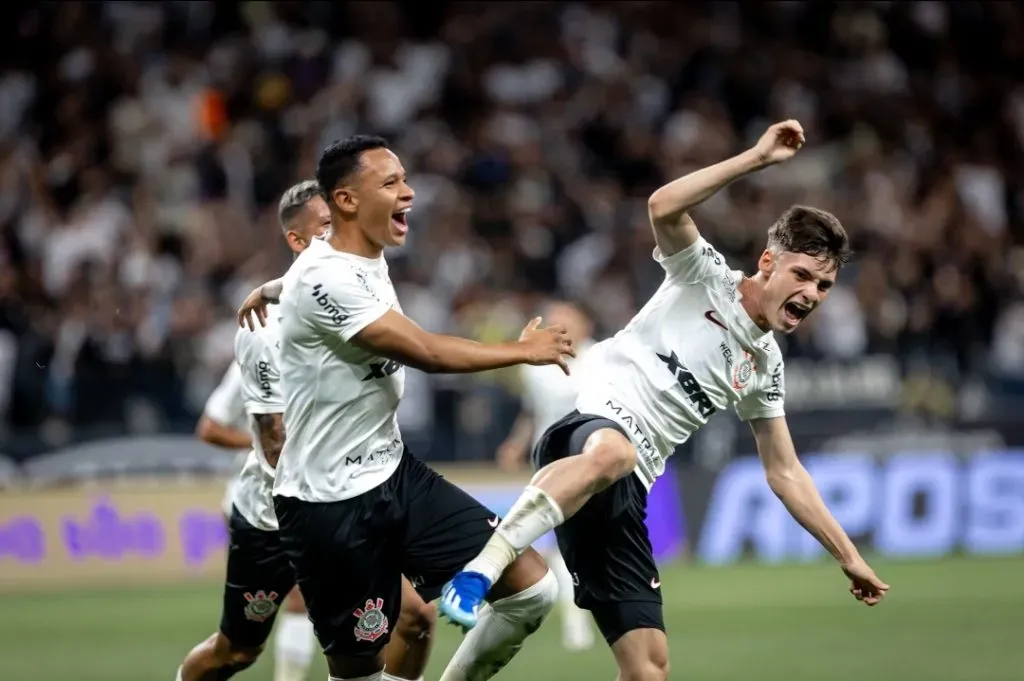 Breno Bidon celebrando gol na Copinha. (Foto: Leonardo Lima/AGIF)