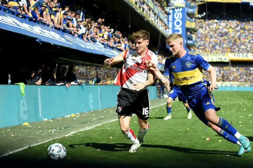 Nicolás Valentini em partida contra o River Plate. (Photo by Marcelo Endelli/Getty Images)