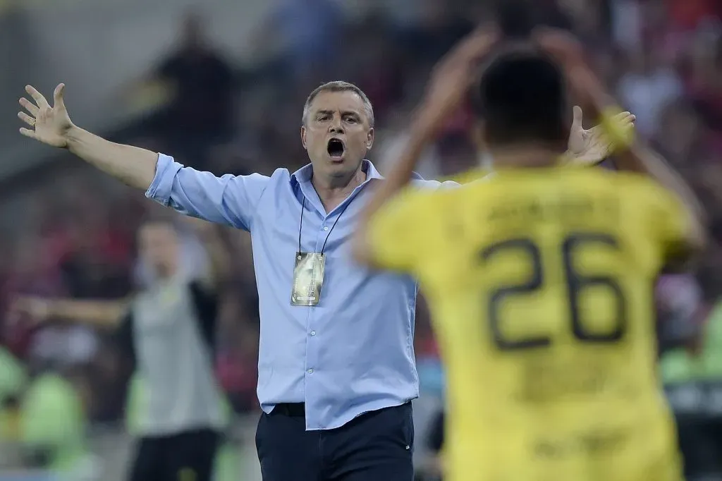 RJ – RIO DE JANEIRO – 19/09/2024 – COPA LIBERTADORES 2024, FLAMENGO X PENAROL – Diego Aguirre tecnico do Penarol durante partida contra o Flamengo no estadio Maracana pelo campeonato Copa Libertadores 2024. Foto: Alexandre Loureiro/AGIF