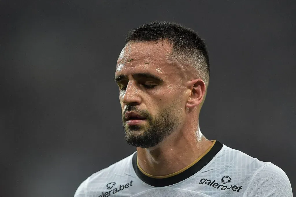 Renato Augusto jogador do Corinthians lamenta chance perdida durante partida contra o Flamengo no estadio Maracana pelo campeonato Copa do Brasil 2022. Foto: Thiago Ribeiro/AGIF