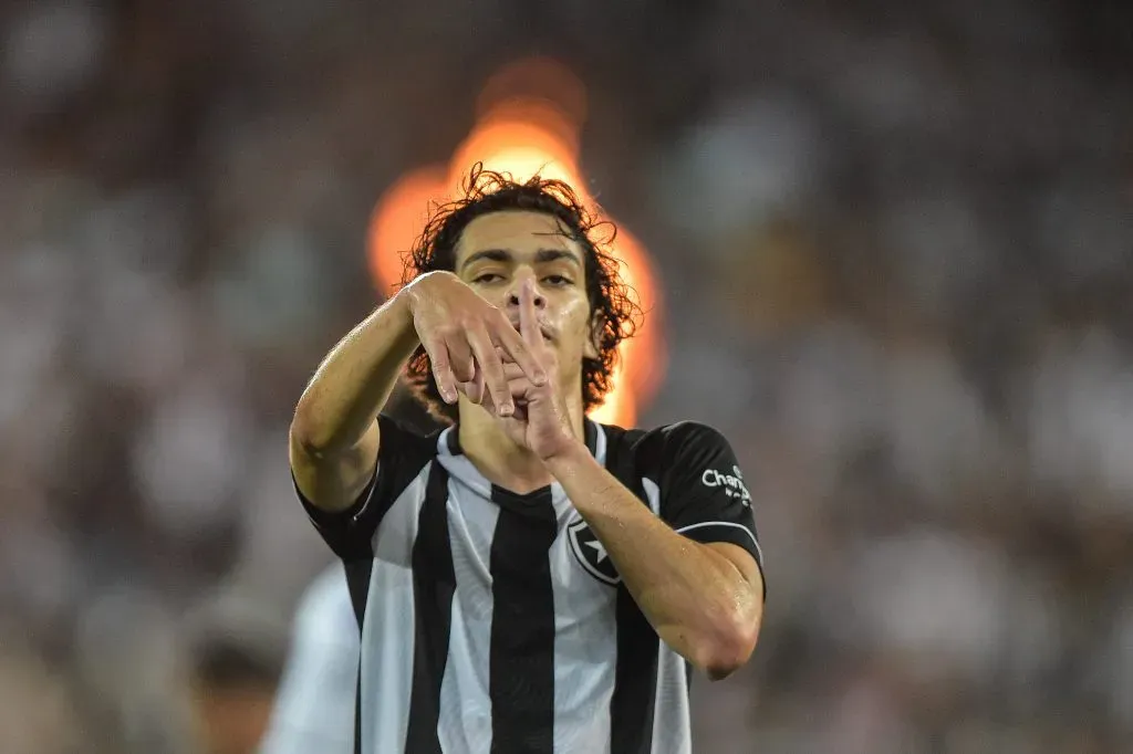 Foto: Thiago Ribeiro/AGIF – Matheus Nascimento comemorando gol contra o Ceilândia na Copa do Brasil 2022.