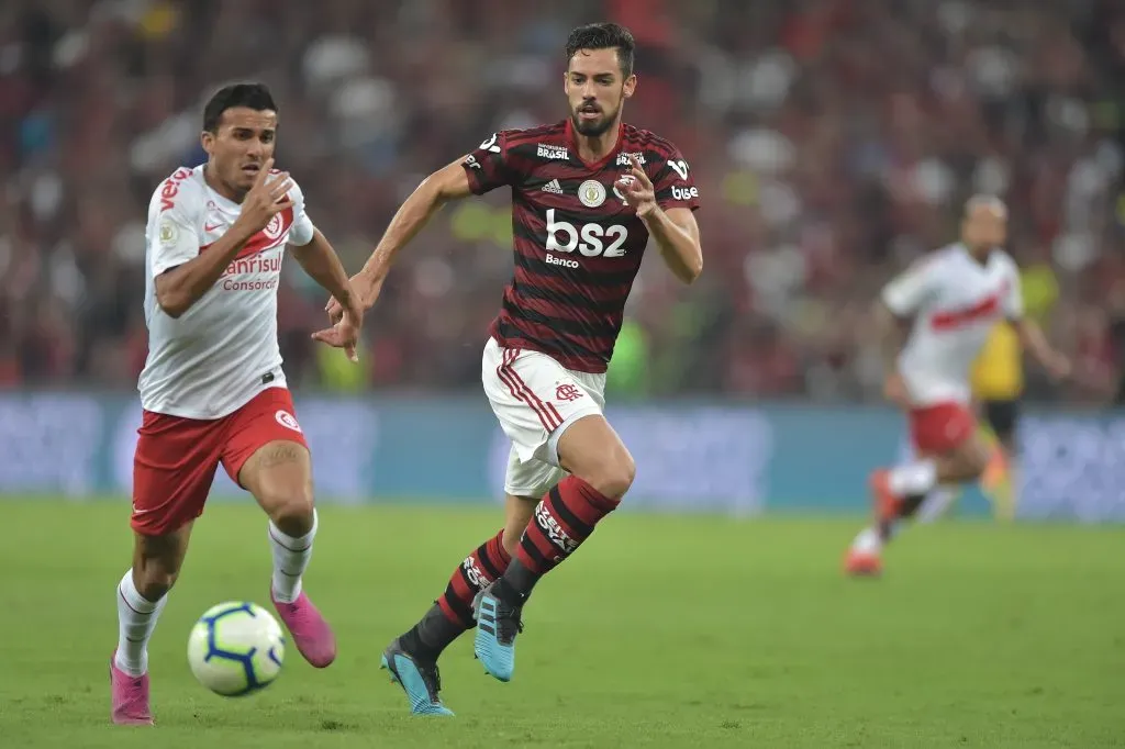 Pablo Mari atuando pelo Flamengo em partida contra o Internaciona (Imagem: Thiago Ribeiro/AGIF)