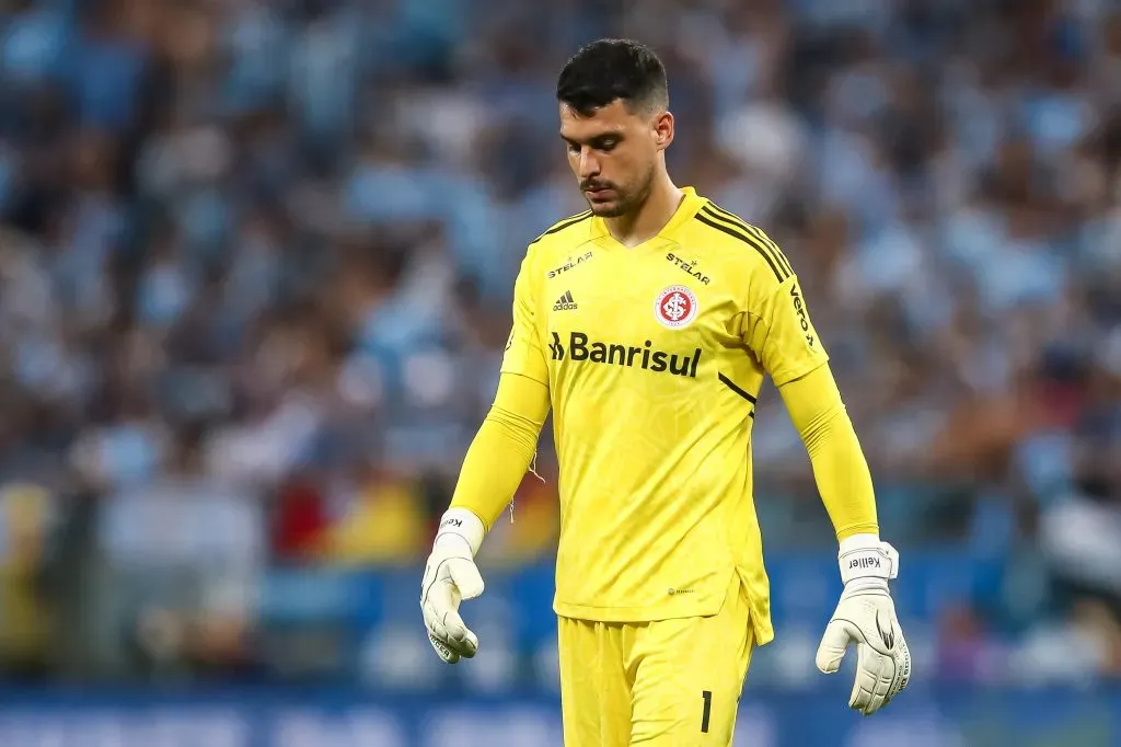 Keiller goleiro do Internacional durante partida contra o Gremio no estadio Arena do Gremio pelo campeonato Gaucho 2023. Foto: Pedro H. Tesch/AGIF