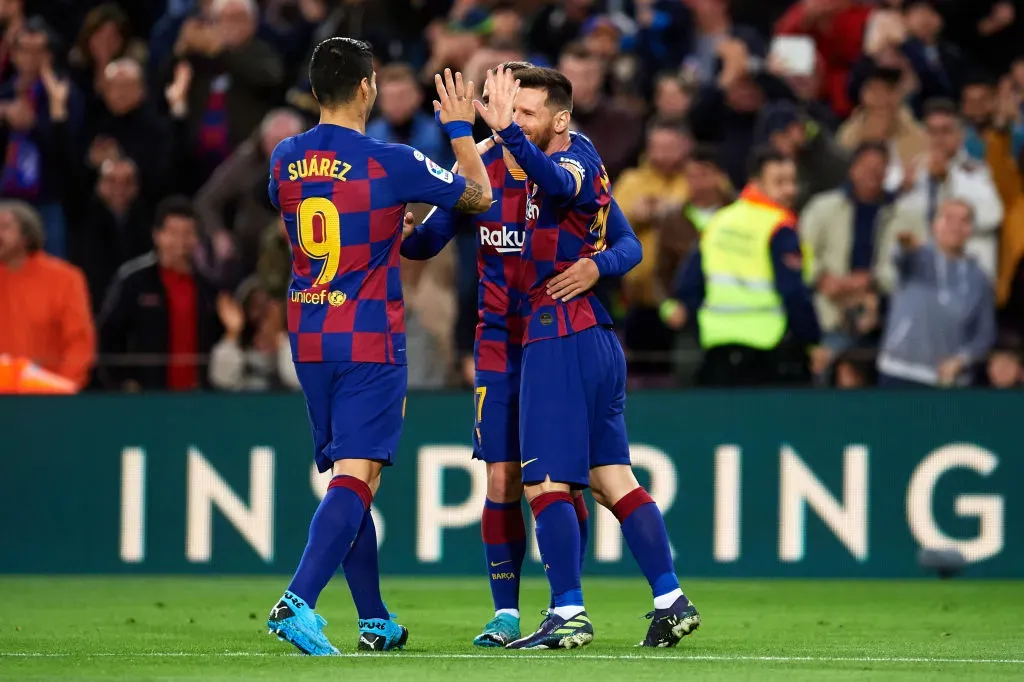 Messi, Suárez y Griezmann festejan un gol en Barcelona. // Getty