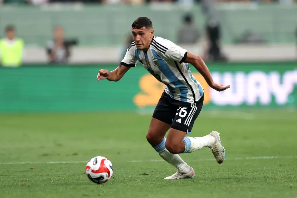 Nahuel Molina luciendo la camiseta de la Selección Argentina. (Getty Images)