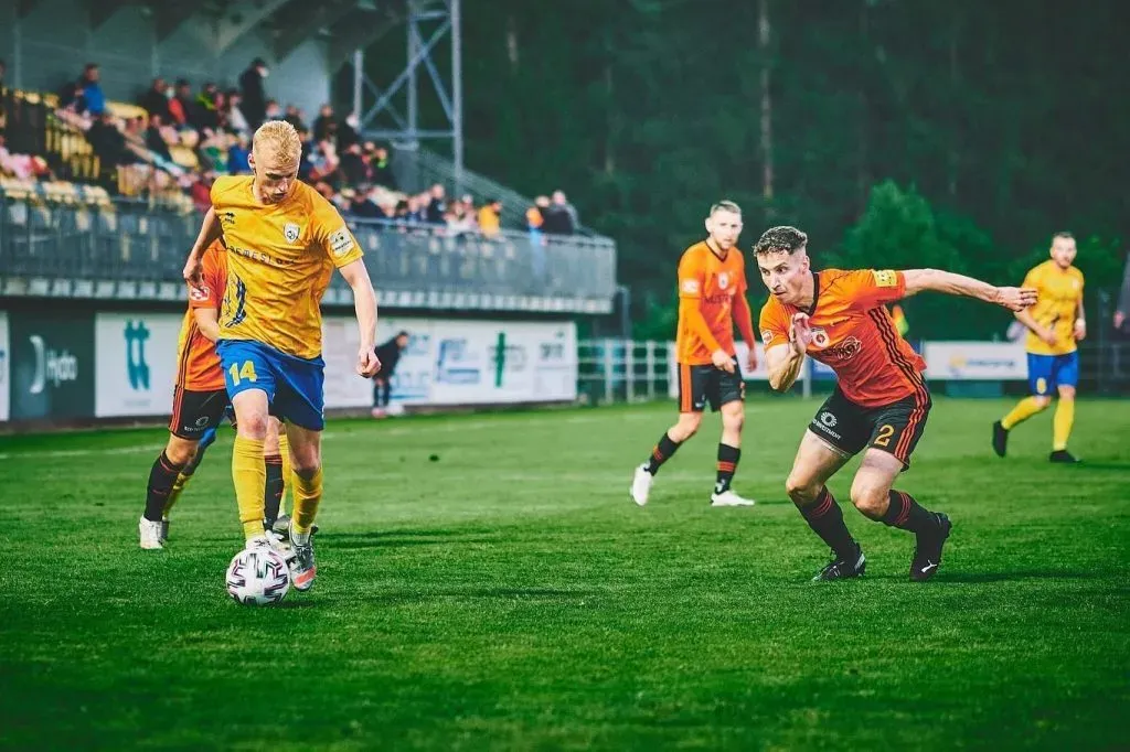 Su paso por el fútbol amateur de la segunda división de Eslovaquia.