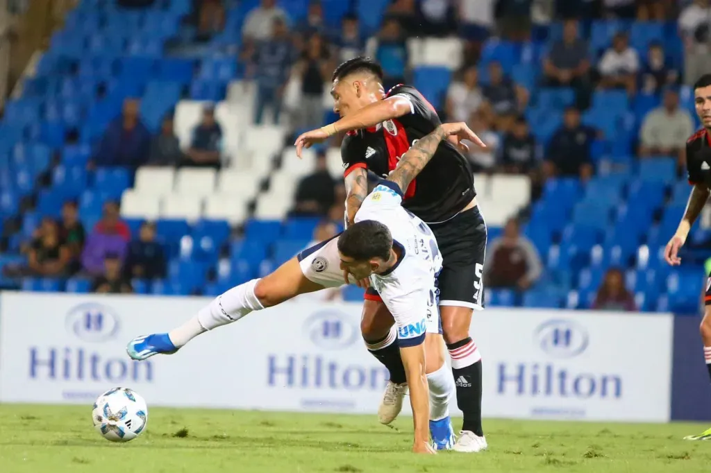 River la pasó mal y perdió 4 a 0 con Independiente Rivadavia. (Foto: @CSIRoficial)