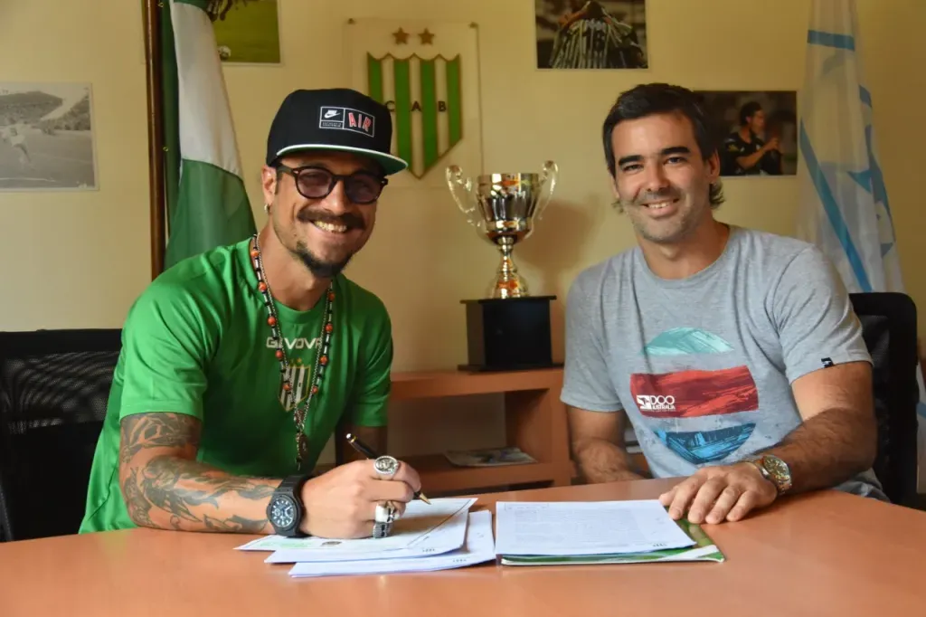Banfield, el último club de Daniel Osvaldo. (Foto: Banfield)