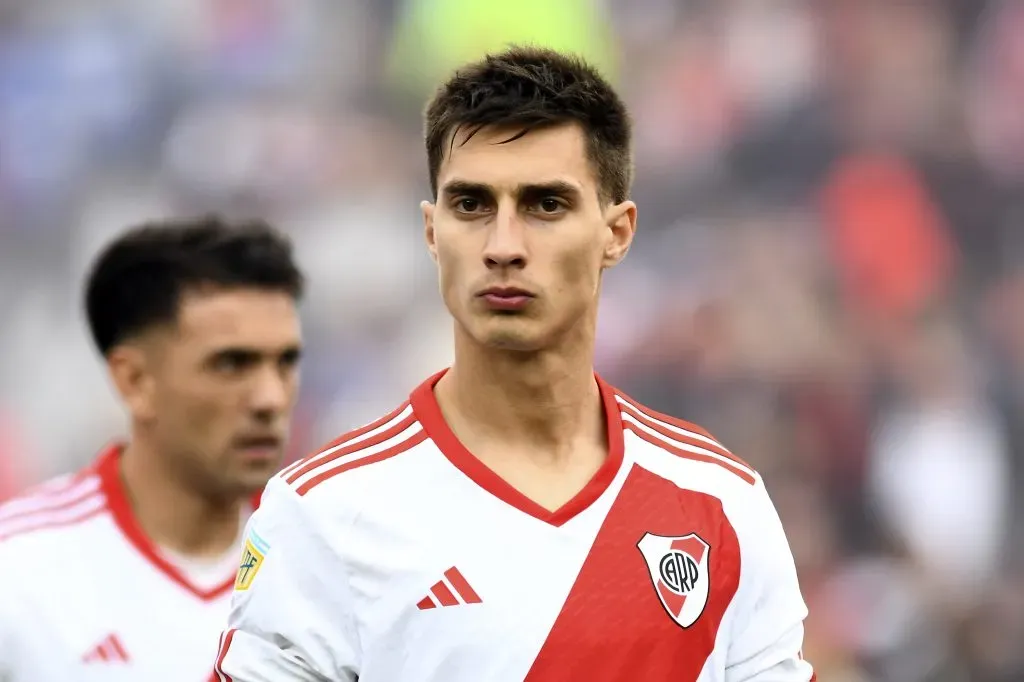 Federico Gattoni con la camiseta de River.
