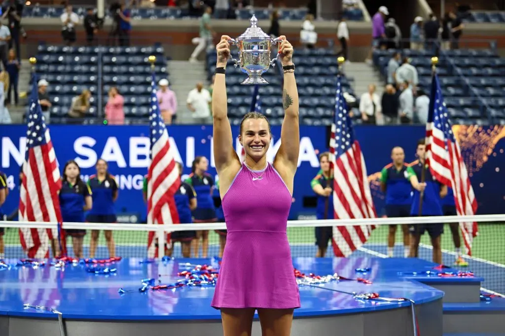 240908 — NEW YORK, Sept. 8, 2024 — Aryna Sabalenka celebrates with the trophy during the awarding ceremony for the women s singles event of the 2024 US Open tennis championships in New York, the United States, Sept. 7, 2024.  SPU.S.-NEW YORK-TENNIS-US OPEN-WOMEN S SINGLES FINAL LixRui PUBLICATIONxNOTxINxCHN