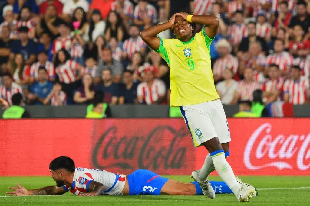 El lamento de Endrick en el partido con Paraguay.