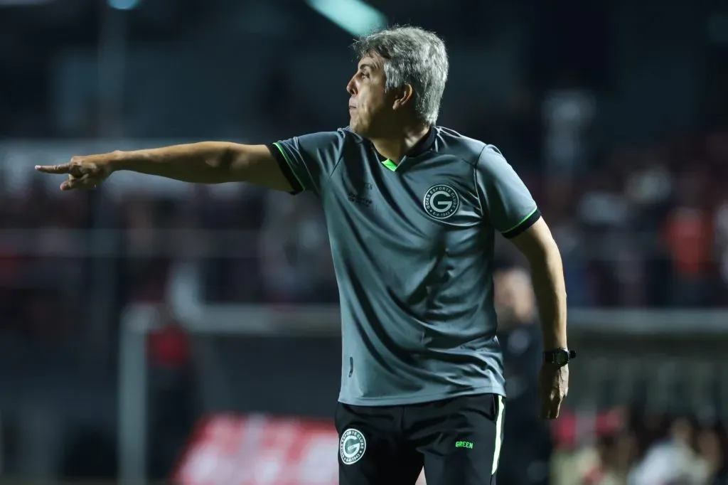 Emerson Ávila é o treinador atual do Esmeraldino. Foto: Marcello Zambrana/AGIF